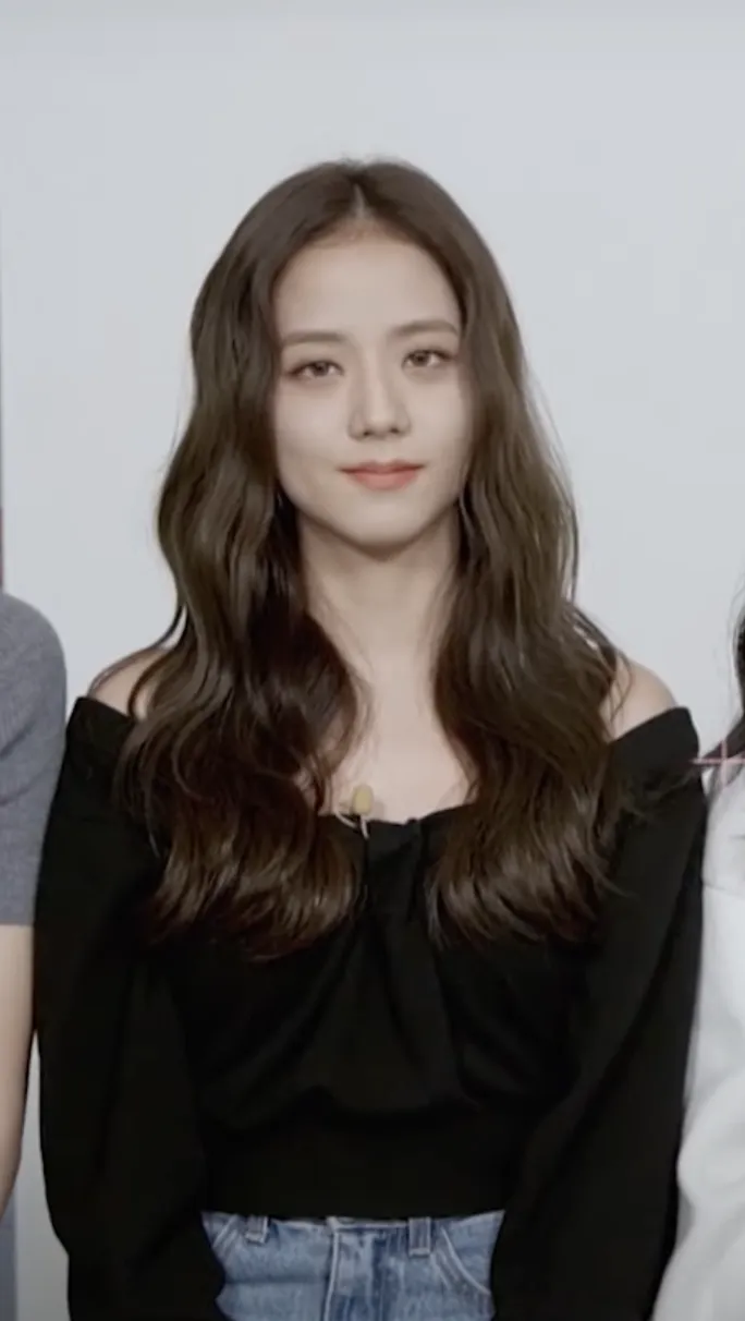 Jisoo (Kim Ji-soo) - Most Beautiful Woman in South Korea